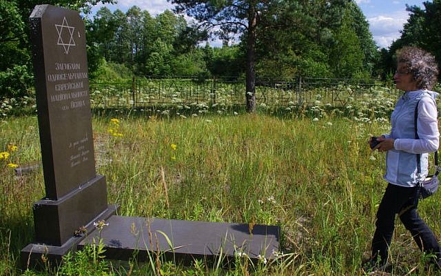 International Association of Jewish Genealogical Societies conference co-chair Phyllis Grossman at a Jewish cemetery in Osova Ukraine, 2015 (Sergiy Omelchukl)