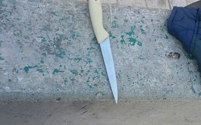 A knife carried by a Palestinian man who planned to attack Israeli troops in Hebron, May 6, 2016. (Israel Police) A knife carried by a Palestinian man who planned to attack Israeli troops in Hebron, May 6, 2016. (Israel Police)