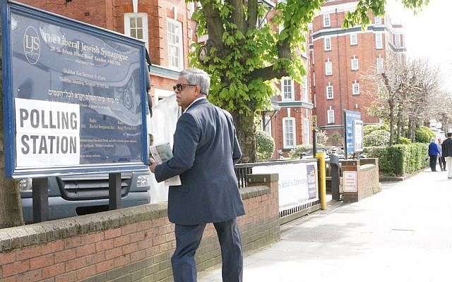 A voter in London’s mayoral election outside a synagogue serving as a polling station in the British capital, May 5, 2016. (Cnaan Liphshiz) A voter in London’s mayoral election outside a synagogue serving as a polling station in the British capital, May 5, 2016. (Cnaan Liphshiz)