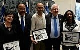 Journalist Anat Saragusti (from left), Martin Luther King III, singer Idan Raichel, President Reuven Rivlin and former MK Pnina Tamano-Shata at the President's Residence on May 8, 2016 for a ceremony honoring their activism on behalf of the Ethiopian Jewish community. (Haim Zach/GPO)