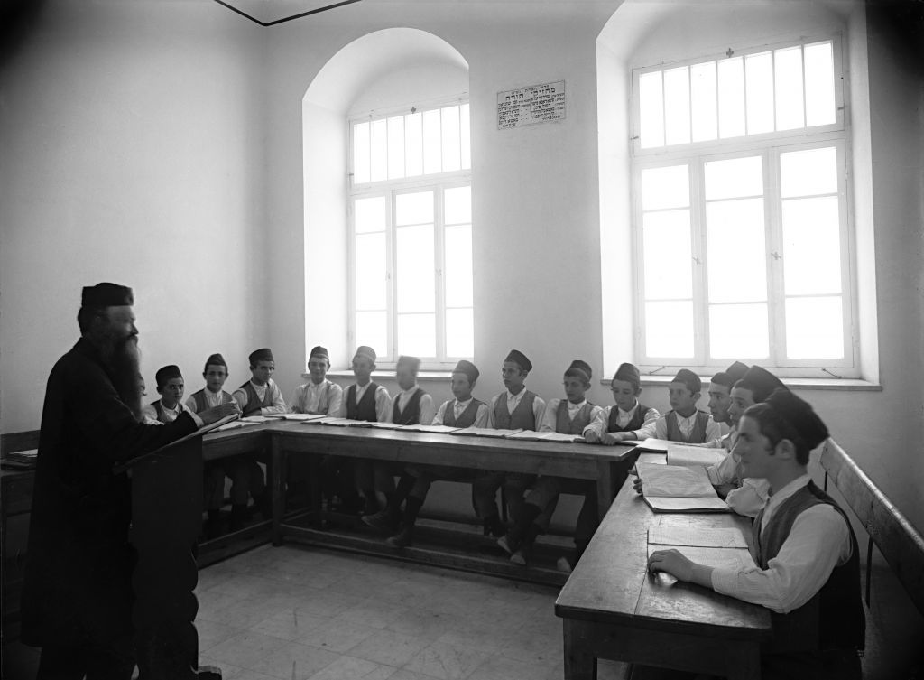 A Torah lesson at the Diskin Great Orphanage in Givat Shaul in the 1920s, a digital print from glass plate negative (Courtesy Tsadok Bassan/Central Zionist Archives)