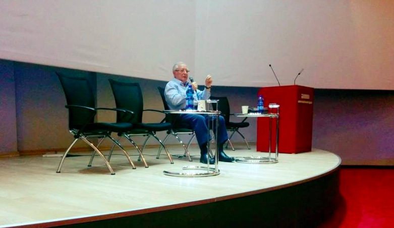 Auschwitz survivor and Eichmann trial investigator Mickey xx speaking to the IASA students in March 2016 (Courtesy IASA)
