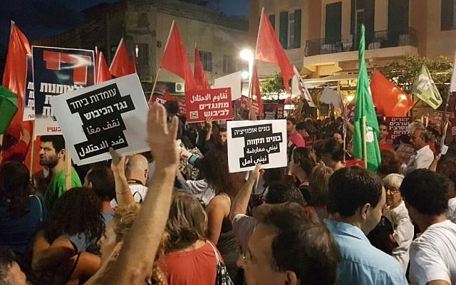 Protesters demonstrate against the appointment of Yisrael Beytenu chairman Avigdor Liberman as defense minister in central Tel Aviv, on May 28, 2016. (Courtesy Joint List)