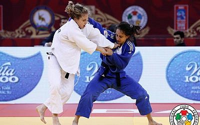 Israeli judoka Gili Cohen (in blue) takes on her competitor at the Grand Slam in Baku on May 6, 2016 (photo: G. Sabau/IJF Media)