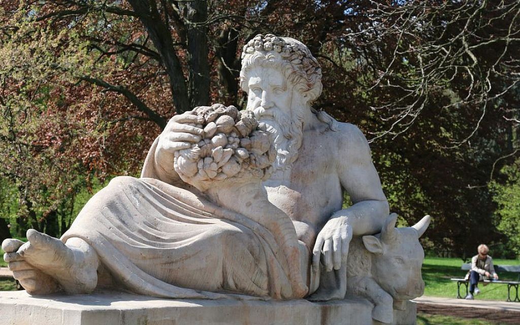 A statue in Łazienki Park, the largest in the city. (Shmuel Bar-Am)
