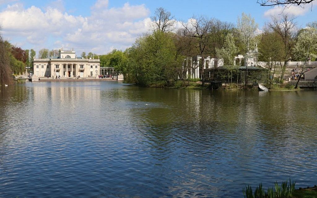 Łazienki Park was developed in the 17th century and is still open year-round. (Shmuel Bar-Am)