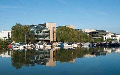 A view of the University of Lincoln from across the Brayford Pool on May 22, 2010. (CC BY Wikimedia commons)