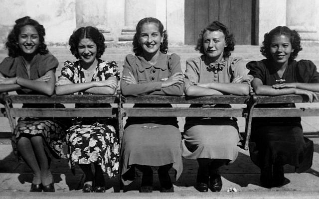 Isabel Schiller (second from right) with friends in Santo Domingo, Cuba 1939. (Courtesy)