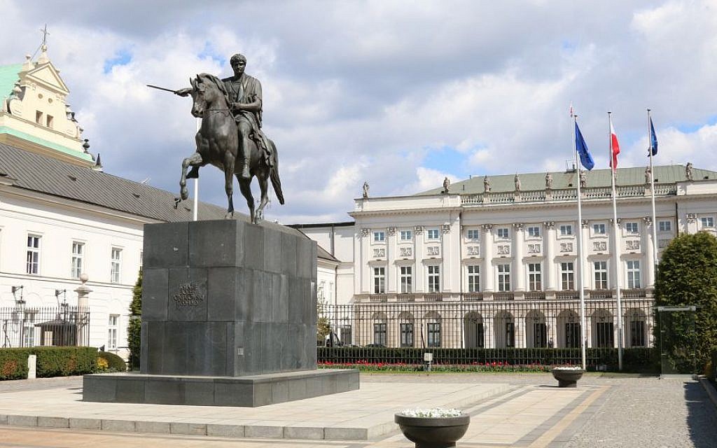 The President's Palace, remodeled based on a 17th century villa, features a statue of a Polish prince in ancient Roman attire. (Shmuel Bar-Am)