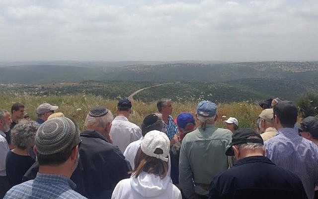 A One Israel Fund tour group visits the hills near Karnei Shomron in the West Bank (Eliyahu Kamisher)
