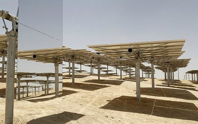 000_B93X7 A picture taken on May 26, 2016 shows some of the 55,000 mirrors directing sunlight toward the Ashalim solar tower, which is under construction near the southern Israeli kibbutz of Ashalim in the Negev desert. (Jack Guez/AFP)
