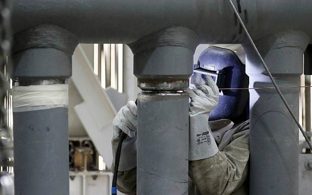 A Spanish worker welds a piece of metal at the construction site of the Ashalim solar tower near the southern Israeli kibbutz of Ashalim in the Negev desert on May 26, 2016. (Jack Guez/AFP) A Spanish worker welds a piece of metal at the construction site of the Ashalim solar tower near the southern Israeli kibbutz of Ashalim in the Negev desert on May 26, 2016. (Jack Guez/AFP)