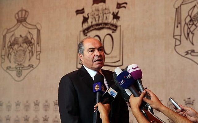 Jordan's new Prime Minister Hani Mulki speaks to the media after the swearing-in ceremony for Jordan's new cabinet at the Royal Palace in Amman on June 1, 2016. (AFP/KHALIL MAZRAAWI)