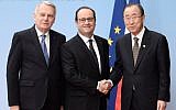 (L to R) French Foreign Minister Jean-Marc Ayrault, French President Francois Hollande and United Nations Secretary General Ban Ki-moon pose at an international and interministerial meeting in a bid to revive the Israeli-Palestinian peace process, in Paris, on June 3, 2016. (AFP Photo/Pool/Stephane de Sakutin)