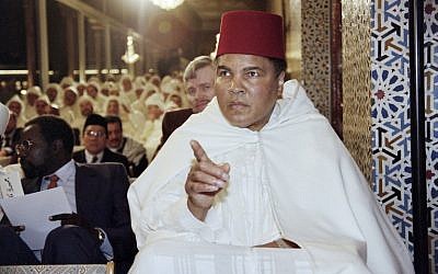 This file photo taken on January 15, 1998 shows the former World Heavyweight Champion Muhammad Ali participating in a religious ceremony for the holy month of Ramadan in the Royal Palace in Rabat. (AFP PHOTO / ABDELHAK SENNA)
