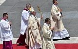 Pope Francis leads a Mass for the canonization of Blessed Maria Elisabeth Hesselblad and Stanislaus of Jesus and Mary in the Vatican, June 5, 2016. (AFP/ALBERTO PIZZOLI)