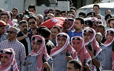 Jordanian mourners carry the body of intelligence corporal Omar al-Hayari, one of the five Jordanian intelligence agents killed during a gun attack at the Palestinian refugee camp of Baqaa, on June 6, 2016, during his funeral in Salt, a town west of the capital Amman. (AFP/Khalil Mazraawi)