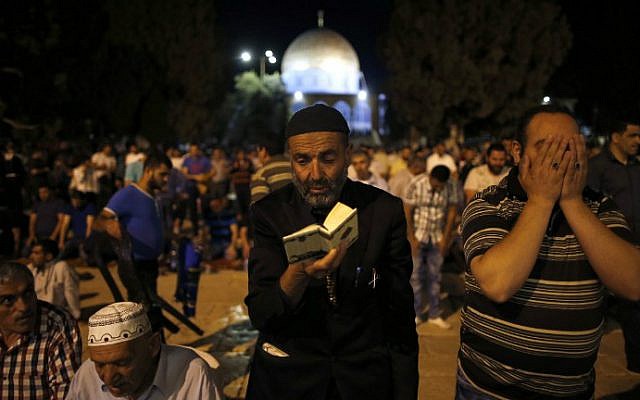 Palestinian Muslim worshippers pray in front of the the Dome of the Rock at the al-Aqsa Mosque compound on Jerusalem's Temple Mount during the "tarawih" prayer marking the first evening of Islam's holy month of Ramadan, on June 6, 2016. (Ahmad Gharabli/AFP) Palestinian Muslim worshippers pray in front of the the Dome of the Rock at the al-Aqsa Mosque compound on Jerusalem's Temple Mount during the "tarawih" prayer marking the first evening of Islam's holy month of Ramadan, on June 6, 2016. (Ahmad Gharabli/AFP)