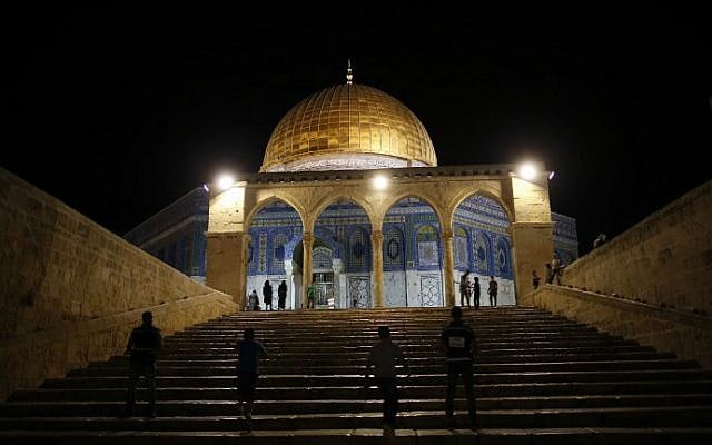 Palestinian walk past the Dome of the Rock in the al-Aqsa Mosque compound on Jerusalem's Temple Mount during the "tarawih" prayer marking the first evening of Islam's holy month of Ramadan, on June 6, 2016. (Ahmad Gharabli/AFP) Palestinian walk past the Dome of the Rock in the al-Aqsa Mosque compound on Jerusalem's Temple Mount during the "tarawih" prayer marking the first evening of Islam's holy month of Ramadan, on June 6, 2016. (Ahmad Gharabli/AFP)