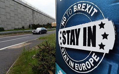 A 'No To Brexit' sign is pictured on the outskirts of Newry in Northern Ireland on June 7, 2016. (AFP Photo/Paul Faith)