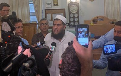 Imam Syed Shafeeq Rahman, the imam of the mosque that mass shooter Omar Mateen attended, speaks to the media in Fort Pierce, Florida on June 12, 2016. (Jon Silman/AFP) Imam Syed Shafeeq Rahman, the imam of the mosque that mass shooter Omar Mateen attended, speaks to the media in Fort Pierce, Florida on June 12, 2016. (Jon Silman/AFP)