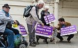 UK Independence Party supporters await the arrival of leader Nigel Farage as he goes on the campaign trail for Brexit in Ramsgate on June 13, 2016. (AFP Phtoto/Chris J. Ratcliffe)