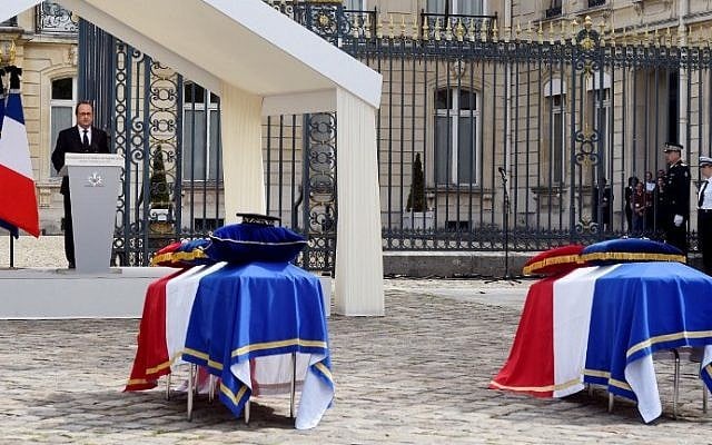 French President Francois Hollande delivers a speech during a memorial ceremony honoring the police couple who were killed by jihadist pledging allegiance on Facebook livestream to the Islamic State group, in Versailles, near Paris, on June 17, 2016. (AFP PHOTO / POOL/ DOMINIQUE FAGET)