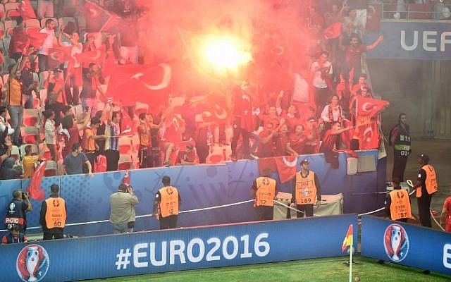 Turkey supporters light flares during the Euro 2016 group D football match between Spain and Turkey at the Allianz Riviera stadium in Nice on June 17, 2016. AFP / BERTRAND LANGLOIS)