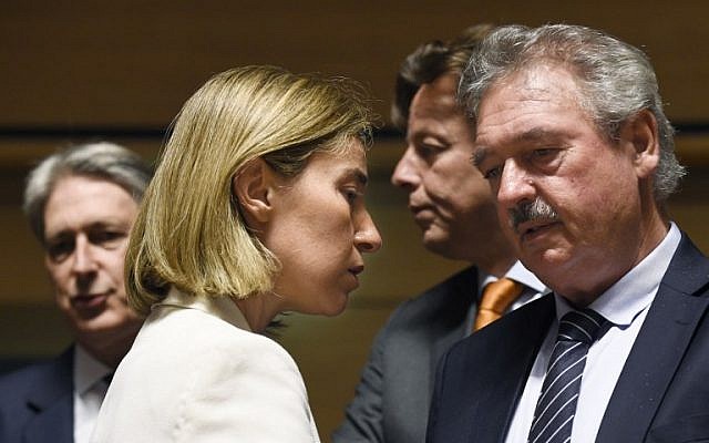 High Representative of the Union for Foreign Affairs and Security Policy / Vice-President of the Commission Federica Mogherini (L) talks with Luxemburger Foreign minister Jean Asselborn (R) in front of British Foreign Secretary Philip Hammond (L) and Dutch Foreign minister Bert Koenders (R) during a monthly Foreign Affairs meeting in Luxembourg on June 20, 2016 (AFP PHOTO / JOHN THYS) High Representative of the Union for Foreign Affairs and Security Policy / Vice-President of the Commission Federica Mogherini (L) talks with Luxemburger Foreign minister Jean Asselborn (R) in front of British Foreign Secretary Philip Hammond (L) and Dutch Foreign minister Bert Koenders (R) during a monthly Foreign Affairs meeting in Luxembourg on June 20, 2016 (AFP PHOTO / JOHN THYS)