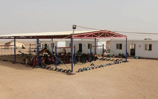 Syrian refugees sitting at the al-Roqban makeshift camp, on the border with Syria, September 10, 2015. (AFP/KHALIL MAZRAAWI) Syrian refugees sitting at the al-Roqban makeshift camp, on the border with Syria, September 10, 2015. (AFP/KHALIL MAZRAAWI)