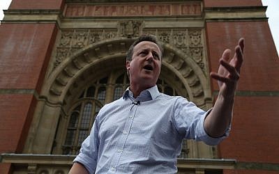 Britain's Prime Minister David Cameron delivers a speech campaigning for people to vote to remain in the EU, in Birmingham, England, on June 22, 2016. (AFP/Geoff Caddick/Pool)