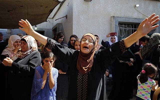 Relatives of 15-year-old Palestinian teenager Mahmoud Badran who was killed by Israeli troops on June 21, mourn during his funeral in the village of Beit Ur-Tahta near the West Bank city of Ramallah on June 23, 2016.(AFP PHOTO / ABBAS MOMANI)