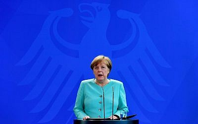 German chancellor Angela Merkel addresses journalists after meeting with German parliamentary groups and ministers to discuss the so-called Brexit referendum at the Chancellery on June 24, 2016 in Berlin. (AFP PHOTO / John MACDOUGALL)