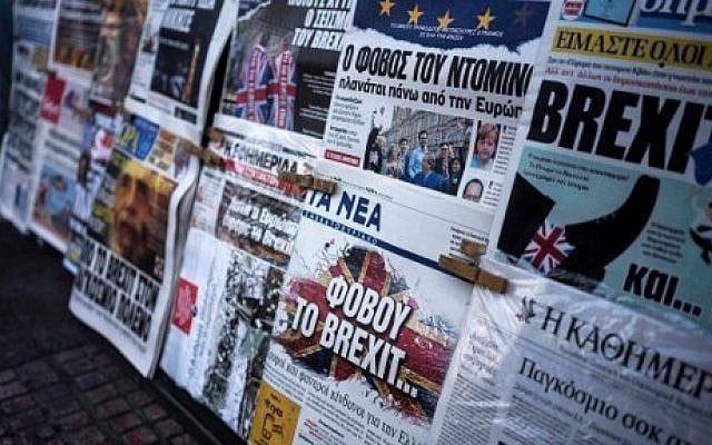 A picture taken on June 25, 2016 in Athens shows the front page of the Greek newspaper 'Ta Nea' reading 'be afraid of Brexit' and other newspapers bearing headlines reporting the result of the UK's vote to leave the EU in the June 23 referendum. (AFP PHOTO / Angelos Tzortzinis) A picture taken on June 25, 2016 in Athens shows the front page of the Greek newspaper 'Ta Nea' reading 'be afraid of Brexit' and other newspapers bearing headlines reporting the result of the UK's vote to leave the EU in the June 23 referendum. (AFP PHOTO / Angelos Tzortzinis)