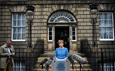 Scotland's First Minister and Leader of the Scottish National Party (SNP), Nicola Sturgeon, addresses the media after holding an emergency Cabinet meeting at Bute House in Edinburgh, Scotland on June 25, 2016, following the pro-Brexit result of the UK's EU referendum vote. (AFP/OLI SCARFF)