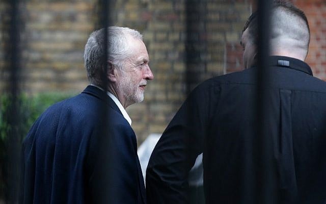 British opposition Labour Party Leader Jeremy Corbyn (L) walks near Portcullis House in central London on June 28, 2016.(AFP/Daniel Leal-Olivas) British opposition Labour Party Leader Jeremy Corbyn (L) walks near Portcullis House in central London on June 28, 2016.(AFP/Daniel Leal-Olivas)