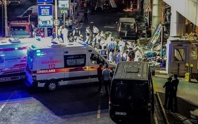 Forensic police work the site at Ataturk airport on June 28, 2016 in Istanbul after a suicide attack left at least 36 people dead. (AFP / OZAN KOSE) Forensic police work the site at Ataturk airport on June 28, 2016 in Istanbul after a suicide attack left at least 36 people dead. (AFP / OZAN KOSE)