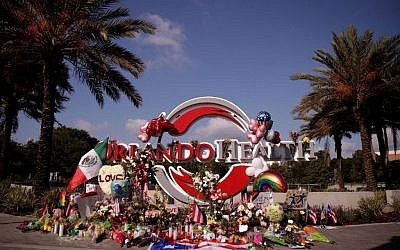 A makeshift memorial for the victims of the Pulse nightclub shooting is set up close to the nearby Orlando Regional Medical Center in Orlando, Florida, June 15, 2016. (Drew Angerer/Getty Images/AFP)