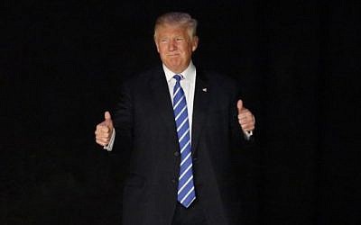 Republican presidential candidate Donald Trump is welcomed by supporters on June 16, 2016 at Gilley's in Dallas, Texas. (Ron Jenkins/Getty Images/AFP)
