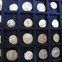 A box containing Roman dinars found in the Jerusalem shop selling illegal artifacts on June 15, 2016. (Courtesy: Israel Antiquities Authority) A box containing Roman dinars found in the Jerusalem shop selling illegal artifacts on June 15, 2016. (Courtesy: Israel Antiquities Authority)