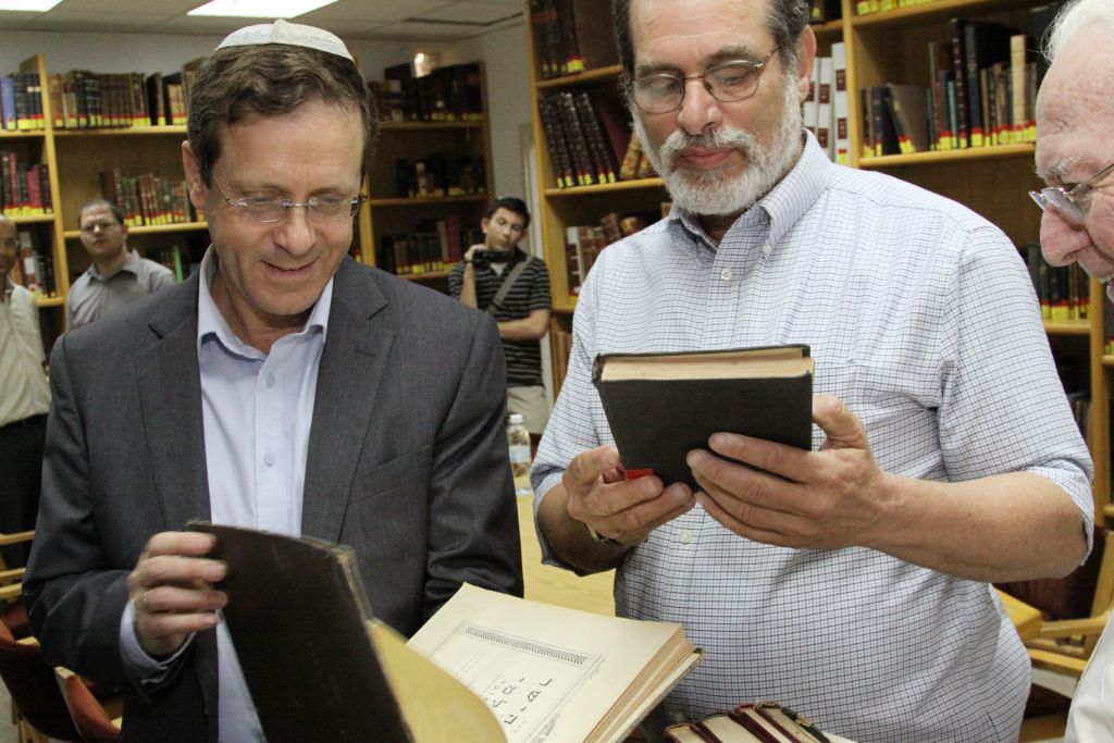 F140429GE05 Opposition leader Isaac Herzog leafs through through Jewish holy books during a visit to the Har Etzion yeshiva in the West Bank settlement of Alon Shvut on April 29, 2014 (Gershon Elinson/FLASH90)
