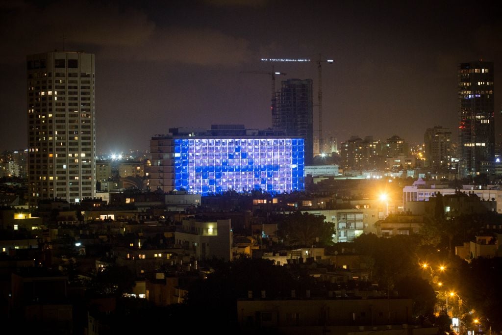 Lighting up the Tel Aviv municipality during the 2015 White Night (Miriam Alster/Flash 90)
