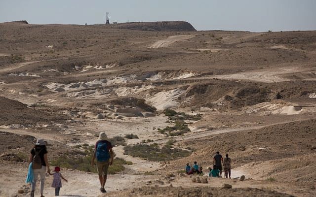 An illustrative photo of hikers in the Negev. (Yonayan Sindel/Flash90)