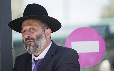 Interior Minister Aryeh Deri arrives at the Western Wall in Jerusalem's Old City on May 30, 2016 (Yonatan Sindel/Flash90)