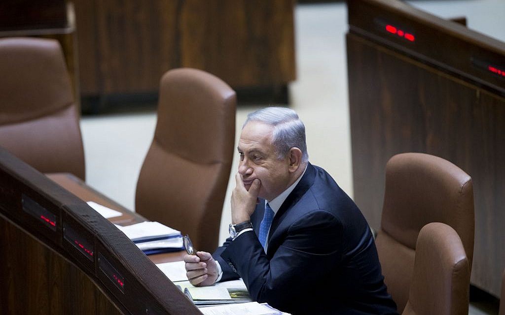 Benjamin Netanyahu sitting in Knesset on June 1, 2016. (Yonatan Sindel/Flash90)