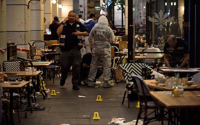 Israeli security forces at the scene where two terrorists opened fire at the Sarona Market shopping center in Tel Aviv, on June 8, 2016. (Gili Yaari/Flash90) Israeli security forces at the scene where two terrorists opened fire at the Sarona Market shopping center in Tel Aviv, on June 8, 2016. (Gili Yaari/Flash90)
