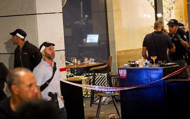 Israeli security forces at the scene where two terrorists opened fire at the Sarona Market shopping center in Tel Aviv, on June 8, 2016. (Miriam Alster/Flash90) Israeli security forces at the scene where two terrorists opened fire at the Sarona Market shopping center in Tel Aviv, on June 8, 2016. (Miriam Alster/Flash90)