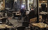 Israeli security forces at the scene where a terrorist opened fire at the Sarona Market shopping center in Tel Aviv, on June 8, 2016. (Miriam Alster/Flash90)