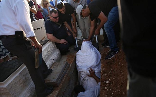 Family and friends mourn as Ido Ben Ari, 42, is buried on June 9, 2016. Ben Ari died a day earlier in a terror attack in central Tel Aviv's Sarona Market. (Miriam Alster/Flash90)