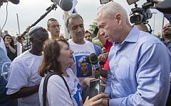 Housing Minister Yoav Gallant speaks with the parents of Avraham Mengistu and late IDF soldier Oron Shaul outside the Prime Minister's Office, during a protest against the agreement with Turkey in Jerusalem, June 29, 2016.  (Yonatan Sindel/Flash90)